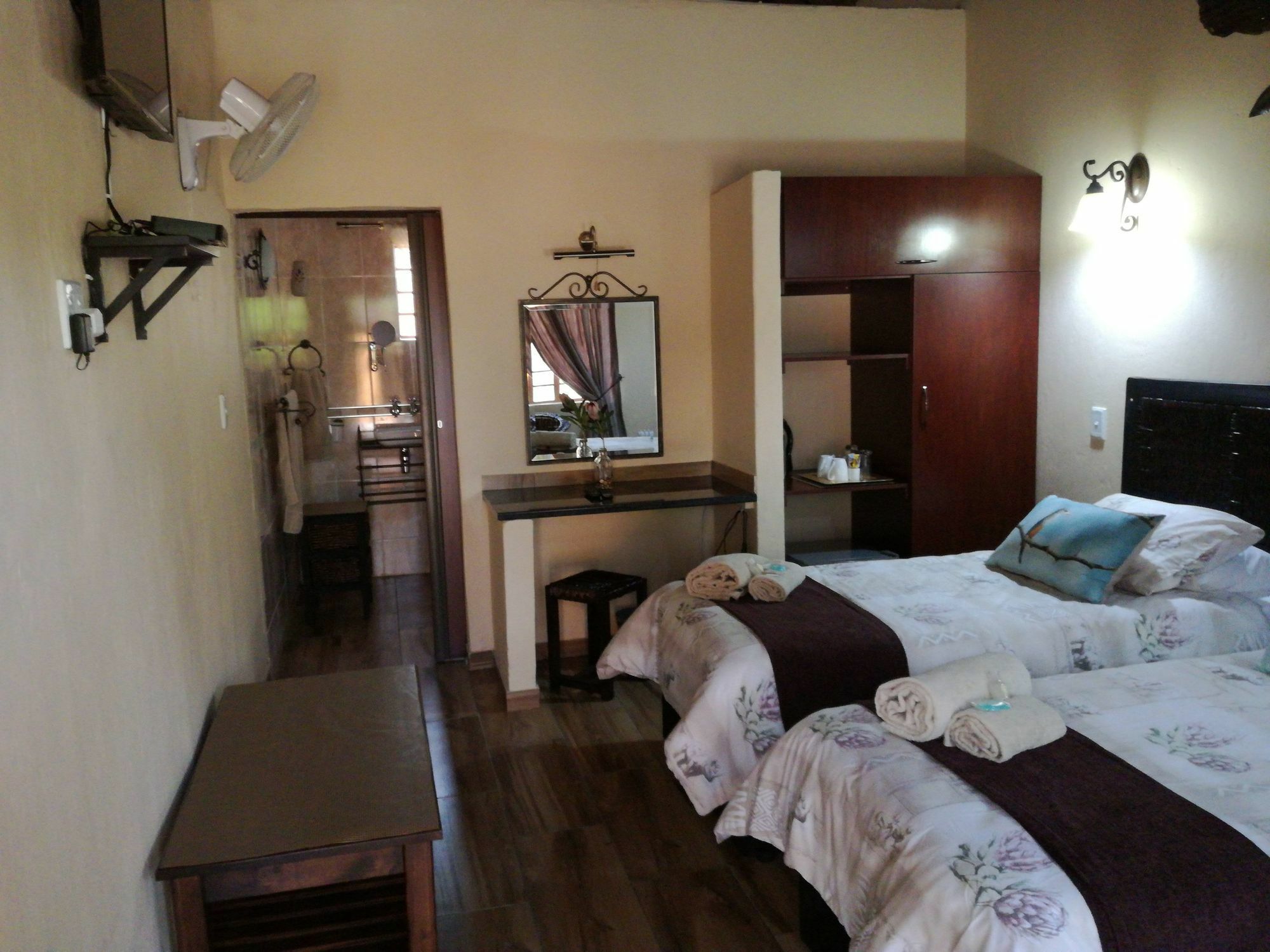 All Over Africa Guest House Kempton Park Dış mekan fotoğraf