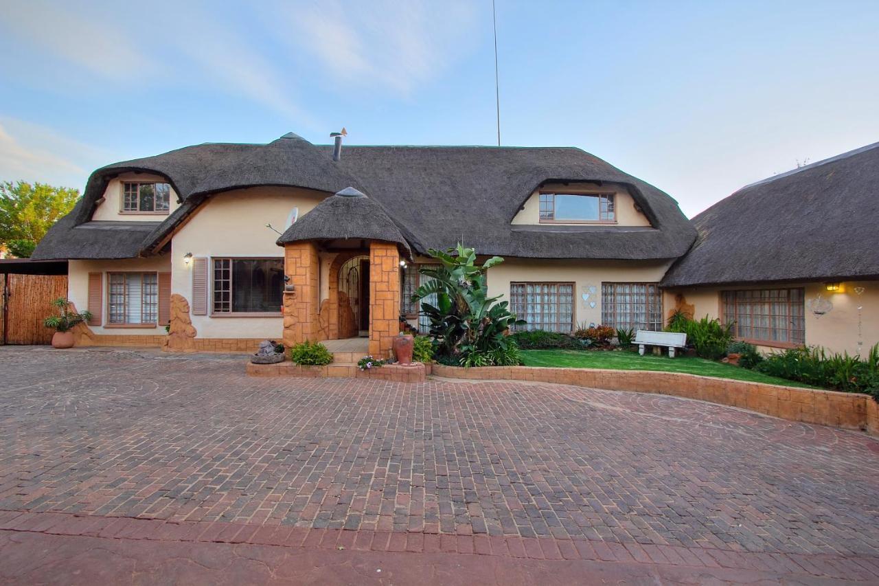 All Over Africa Guest House Kempton Park Dış mekan fotoğraf
