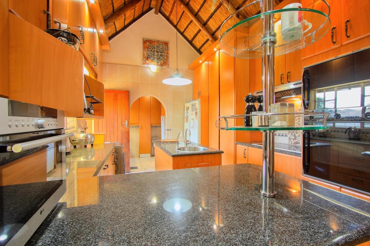 All Over Africa Guest House Kempton Park Dış mekan fotoğraf